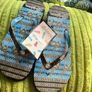 Sandals giraffe print blue,beige & black colors. Includes bag.